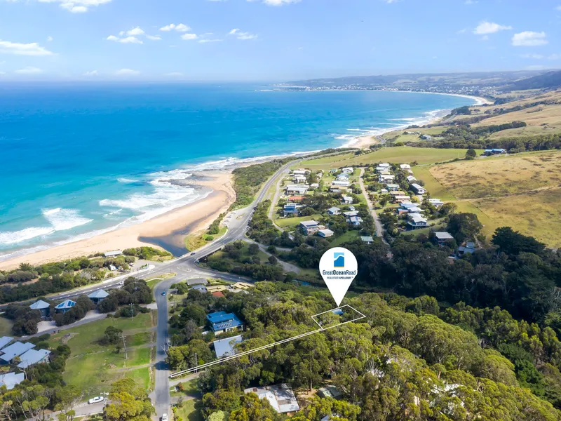 CHARACTER FILLED TREE TOP HAVEN