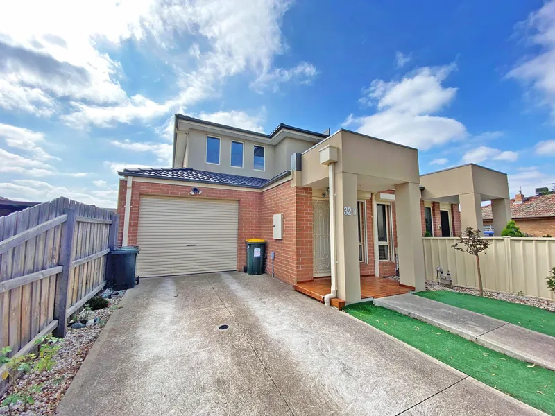 listedAS – LOW MAINTENANCE - LIFESTYLE LIVING - TOP LOCATION