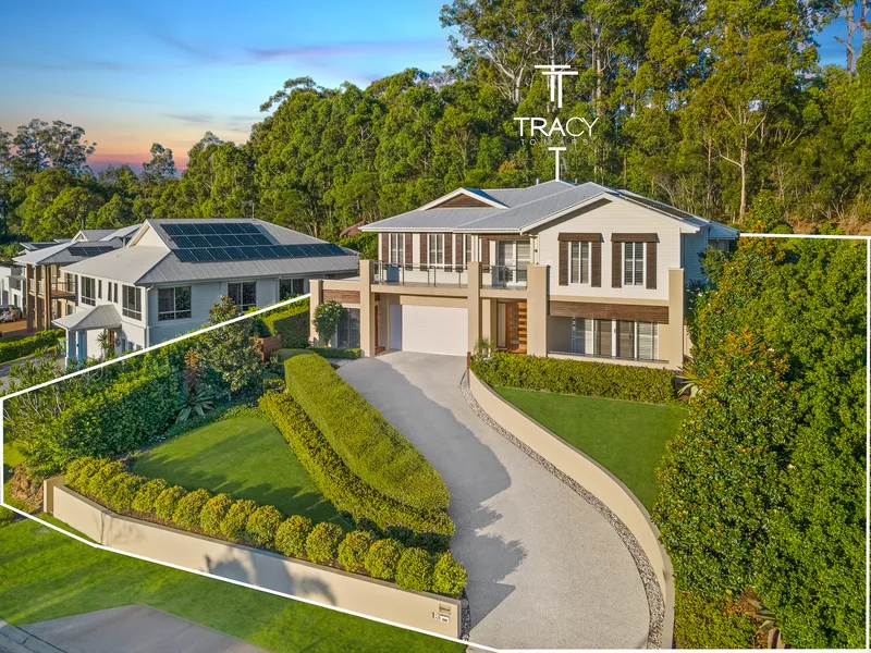 FAMILY RETREAT WITH MAGNIFICENT OCEAN AND CITY SKYLINE VIEWS - 9km to BURLEIGH BEACH