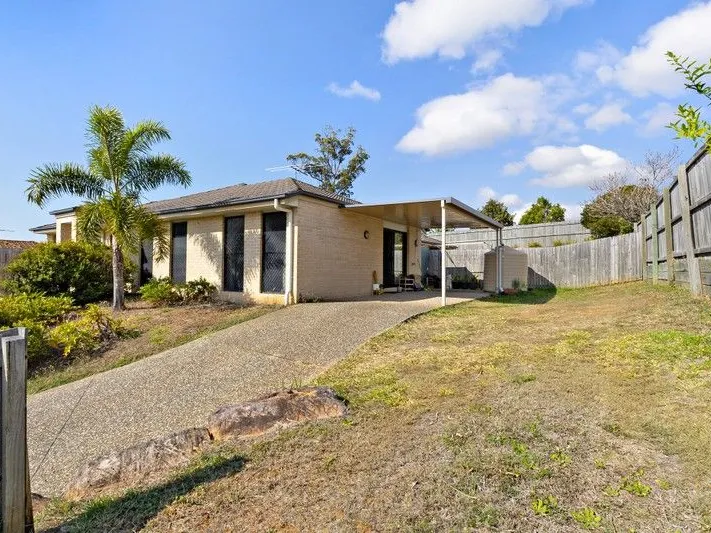 2 Bedroom Duplex with Air Conditioner!