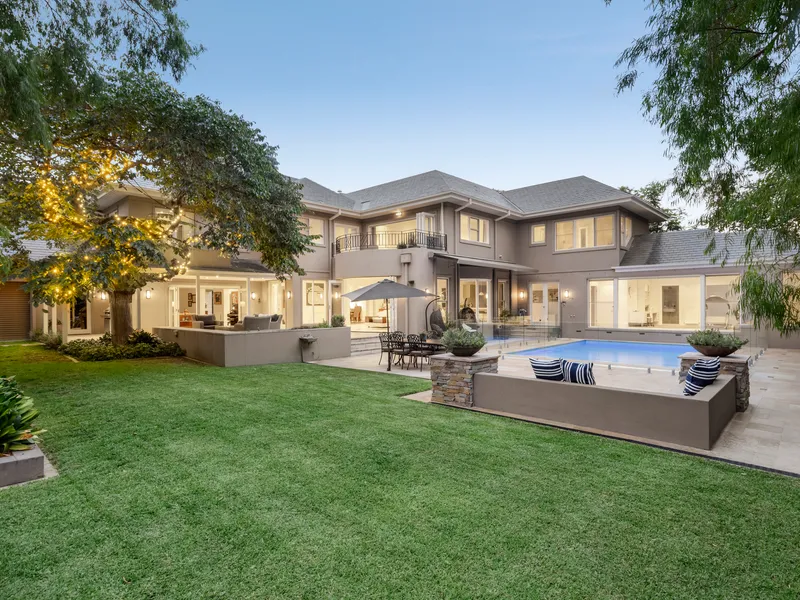 Sophisticated Golden Mile Grandeur