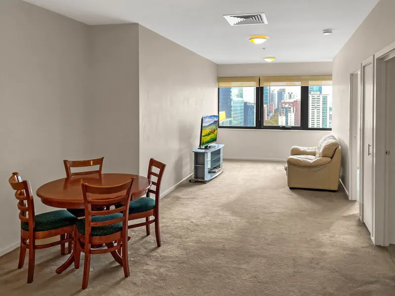 LARGE FURNISHED APARTMENT IN CENTRAL CBD LOCATION