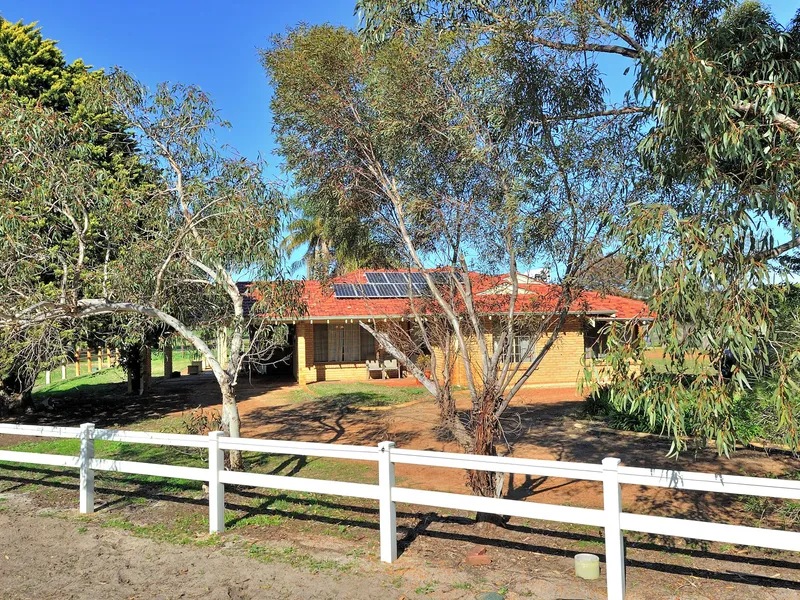 SUPERB EQUESTRIAN PROPERTY SET ON 8.7 ACRES WITH LARGE WATER LICENSE