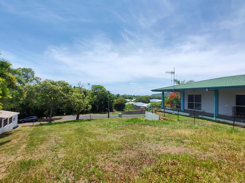 Elevated Next to Rainforest Pathway !