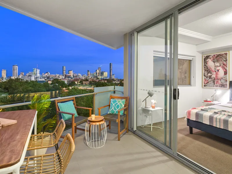 $580 | Wake up to city views