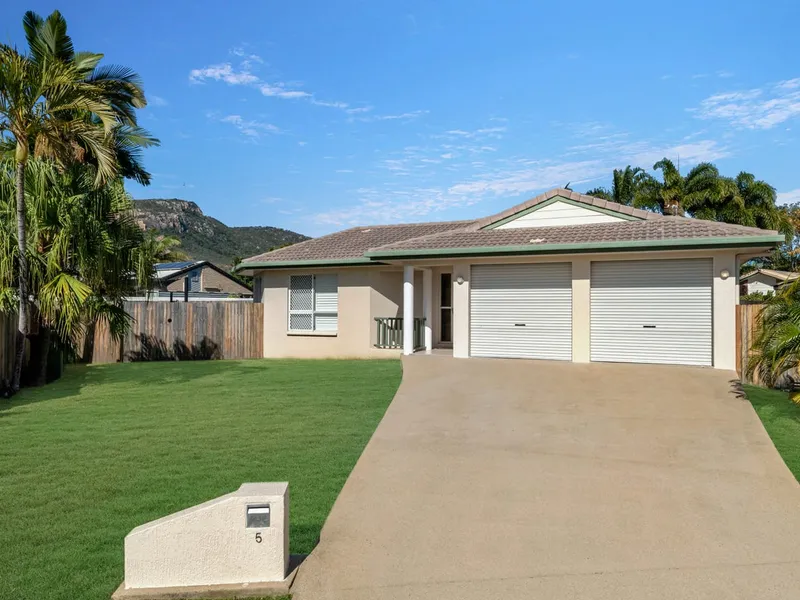 Beautiful Annandale Home with Pool