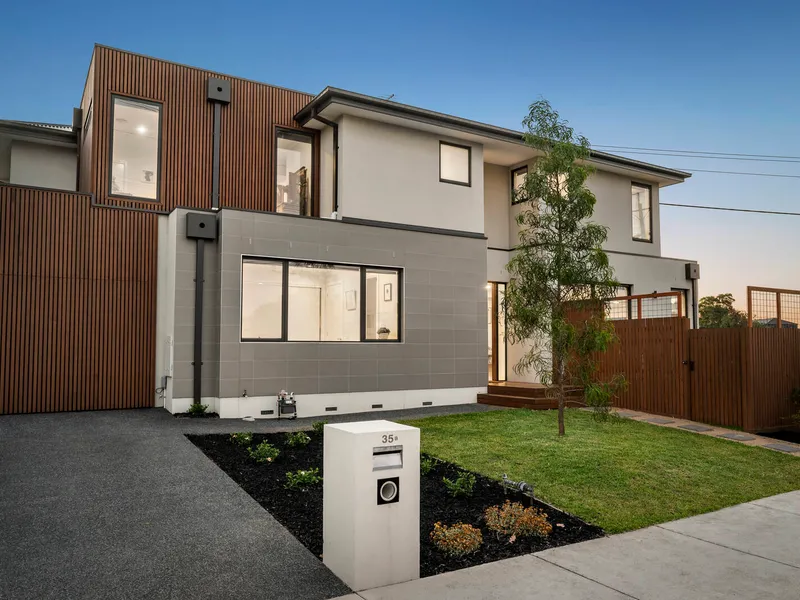 High-Impact Design …250m to the High Street!