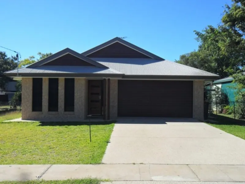 Near New 3 Bedroom Home in Capella!