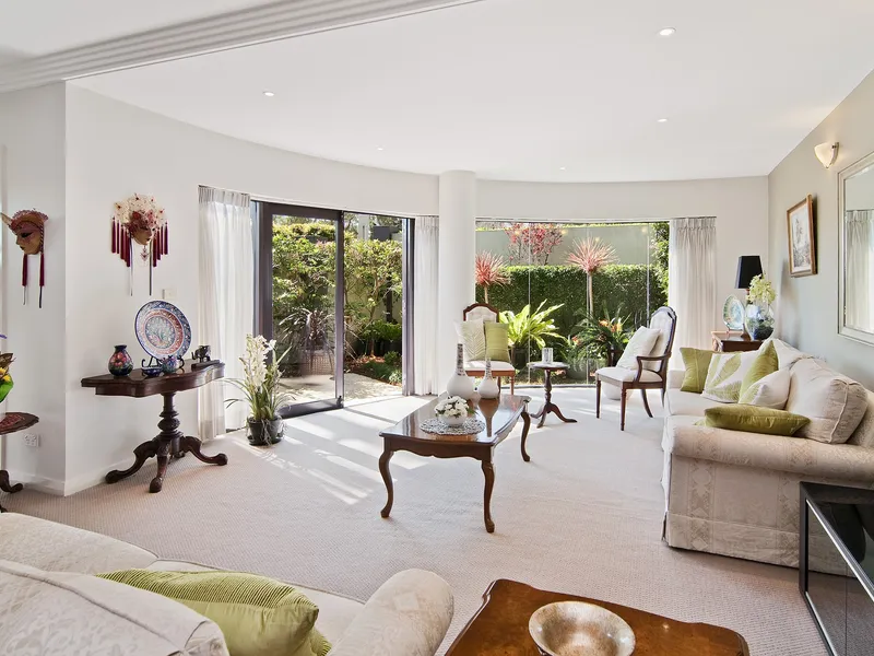 LARGE GROUND FLOOR APARTMENT