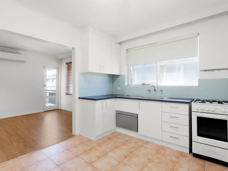 Sylish Apartment in Great Location!