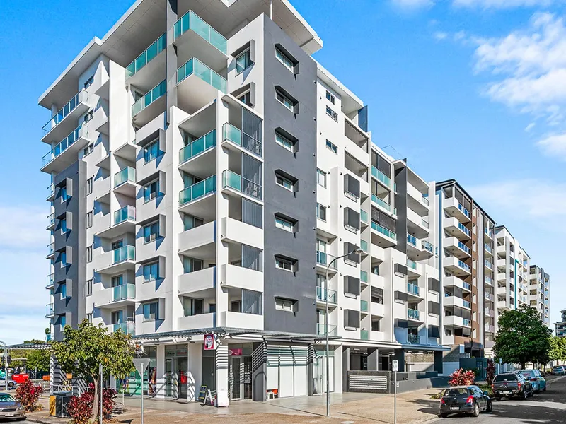 Chermside - Freshly Updated 3 Bed Apartment In Vibrant Inner-Northern Position