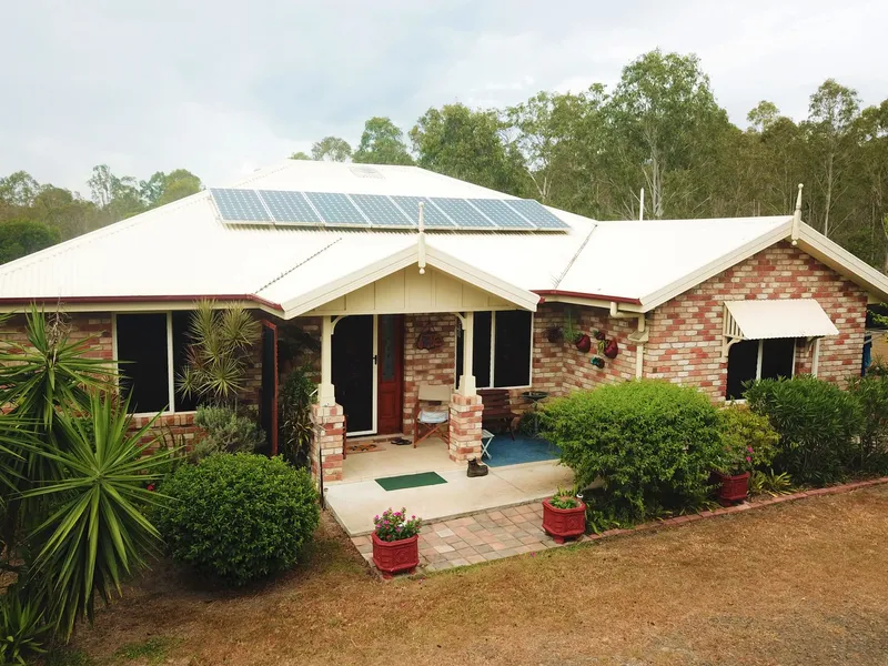 STUNNING BRICK HOME IN APPLE TREE CREEK