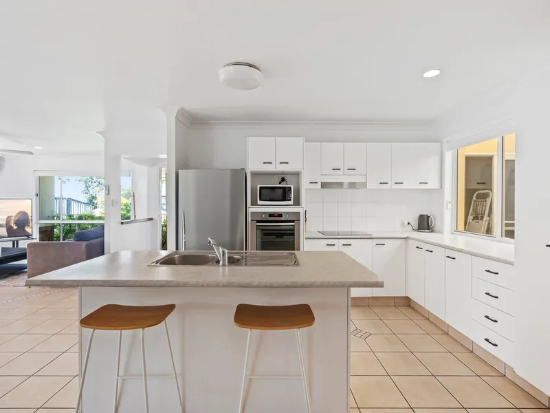 Peaceful & Private Living in Sought After Burleigh