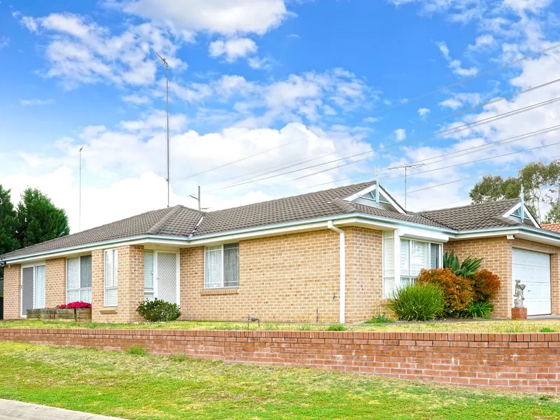 3 BEDROOM HOME WITH DOUBLE GARAGE