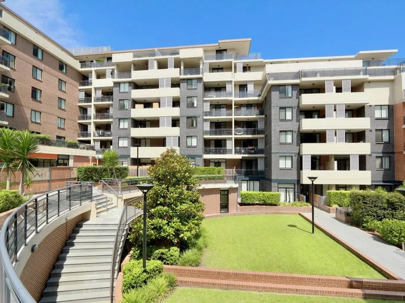 Modern, spacious apartment in convenient locale