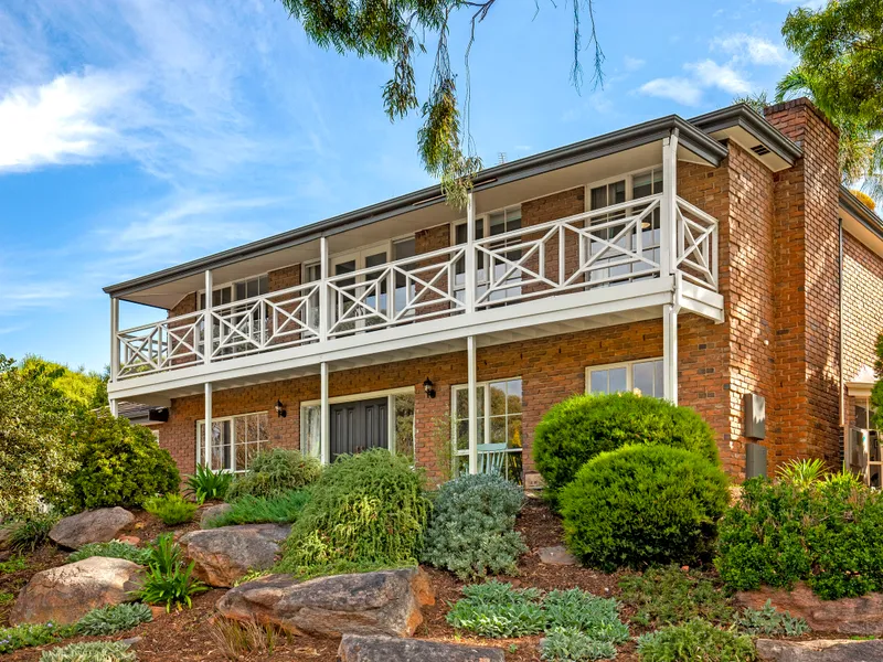 Super Sized Family Living in Craigburn Estate