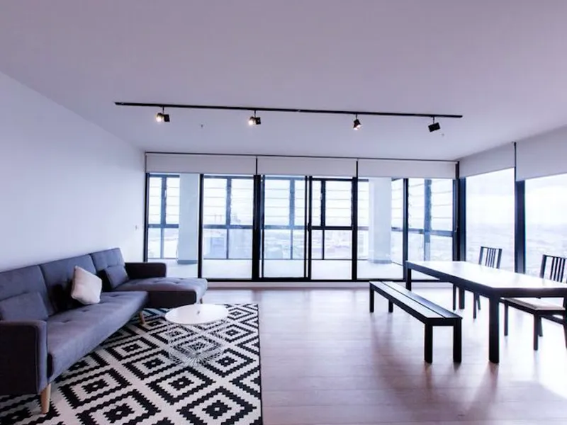 Fully Furnished Luxury Apartment with huge winter garden @ The Spencer Building