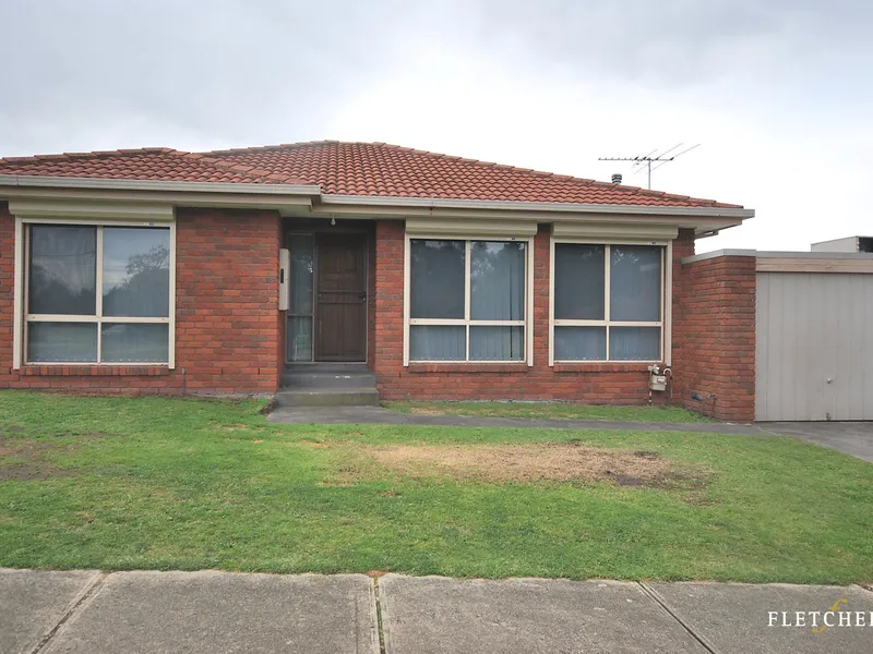 THREE BEDROOM UNIT IN COURTENAY GARDENS!!