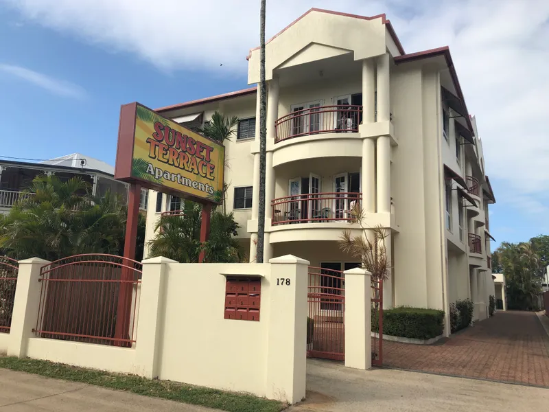 PERFECTLY POSITIONED CITY FRINGE LIVING