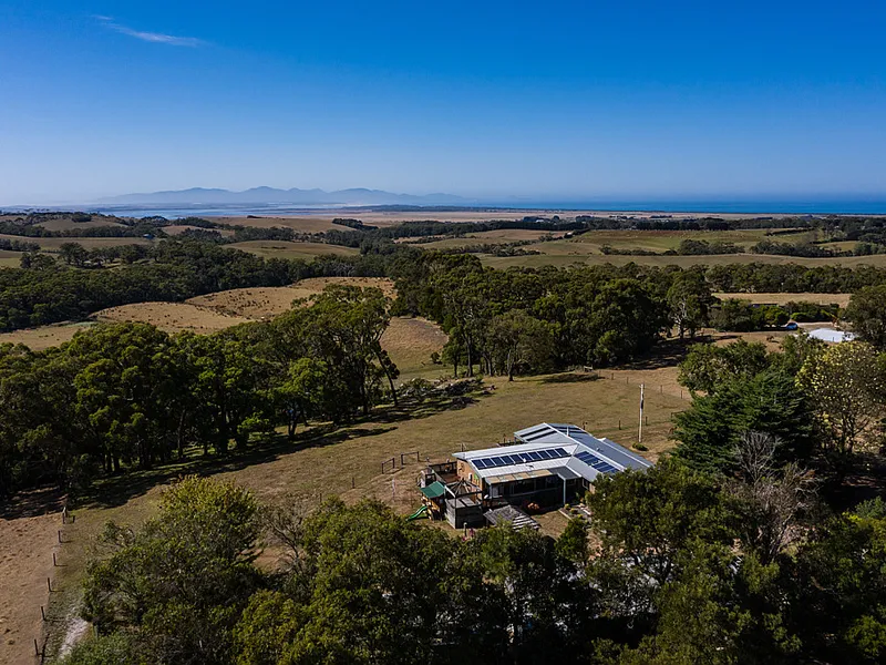 LIFESTYLE PROPERTY WITH AMAZING VIEWS