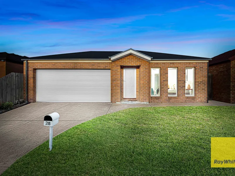 Discover the hidden gem for first homebuyers/investors/downsizer.Nestled just 700-meter from Tarneit Station & 300-meter walk to Tarneit Central