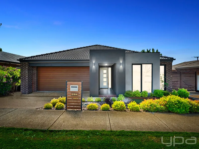 THE PERFECT FAMILY ENTERTAINER WITH SIDE ACCESS