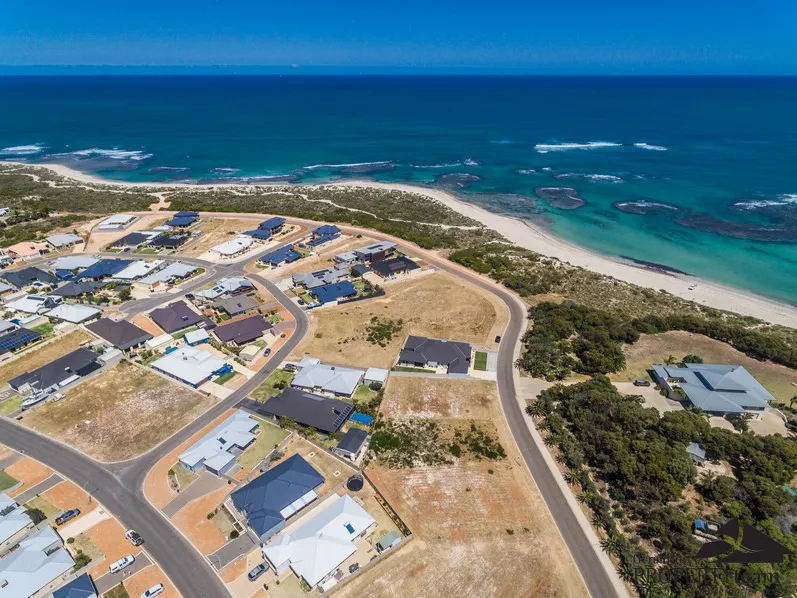 EXCEPTIONAL LOT NEAR THE BEACH