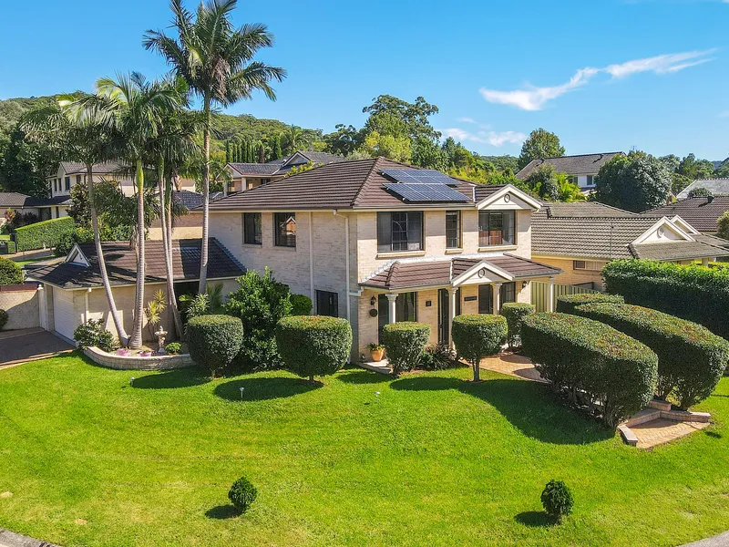 Large Executive Family Home & Resort-style Pool