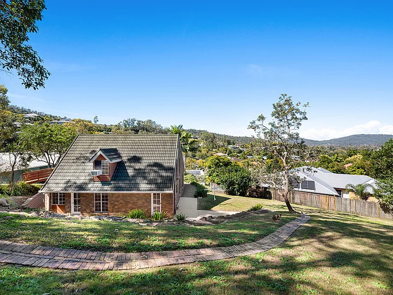 Secluded Family Living on 1732m2