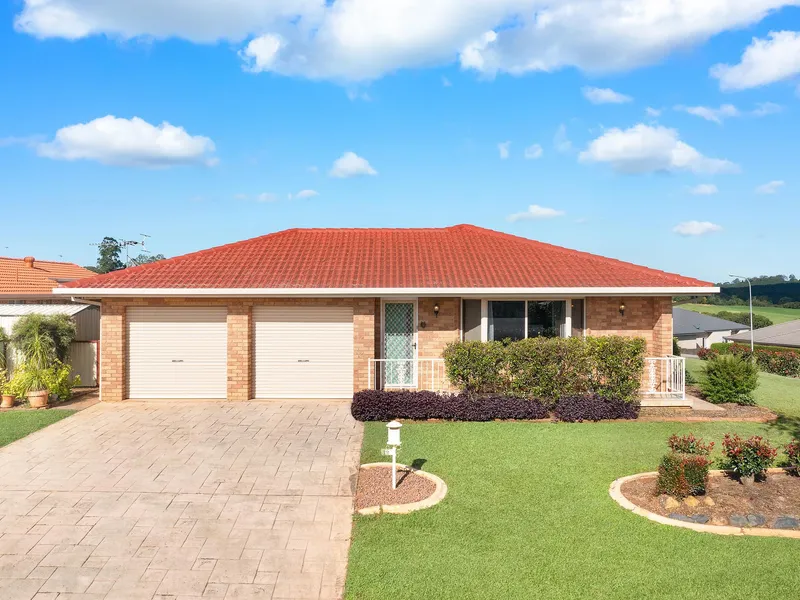 IDYLLIC EASY CARE FAMILY HOME