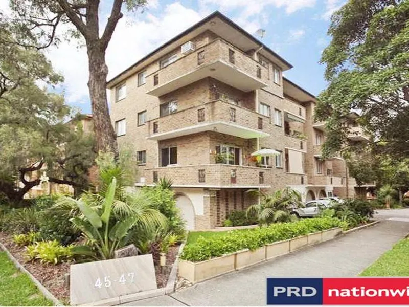 FRESHLY PAINTED 2 BEDROOM UNIT IN A GREAT LOCATION!!!