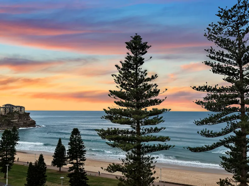 Top floor designer beachfront apartment with panoramic views