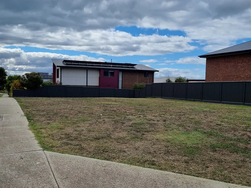 Amazing Views to the Bay - Large Corner Block