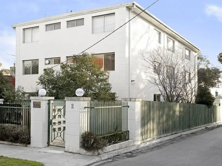 This extremely spacious second floor apartment