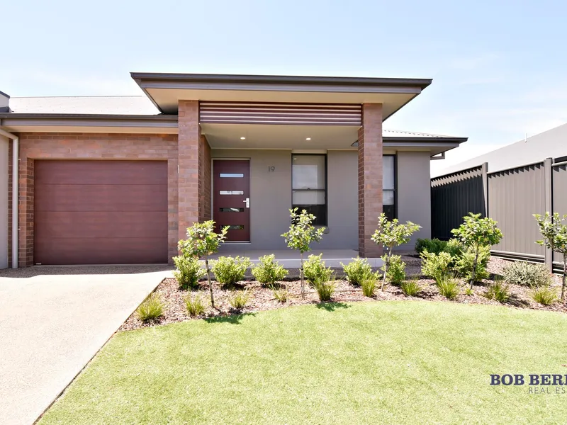 3 Bedroom Residence in Lakeview Estate