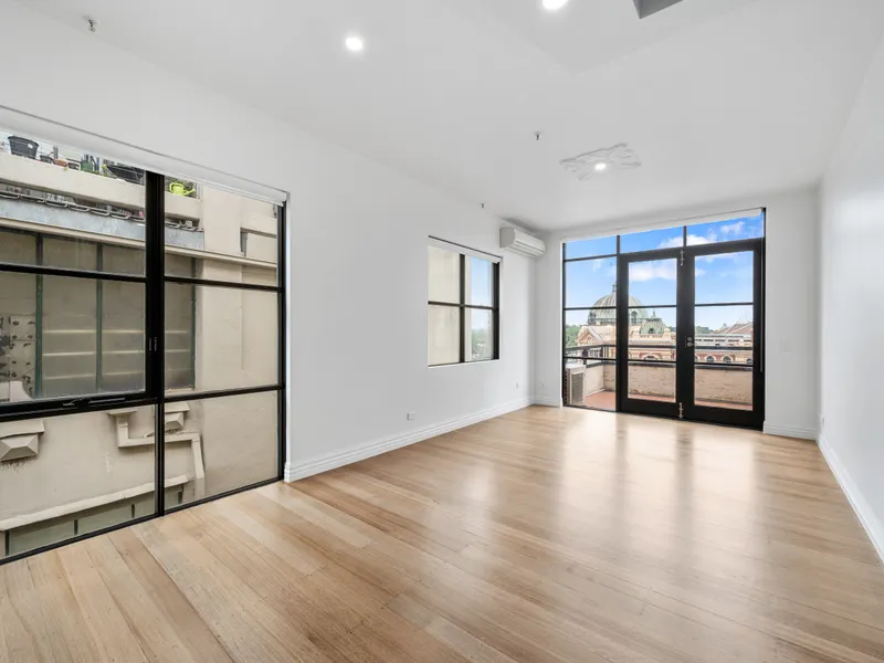 Spectacular Inner City Apartment