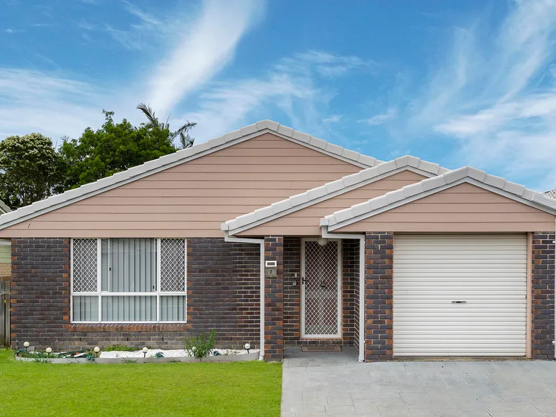 EXCLUSIVE OPPORTUNITY AWAITS! – RARELY AVAILABLE VACANT VILLA FOR SALE IN A PRIME LOCATION!