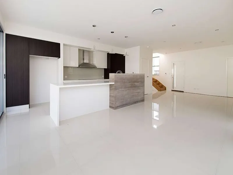 Stunning contemporary residence with Plunge Pool and Ducted air conditioning!