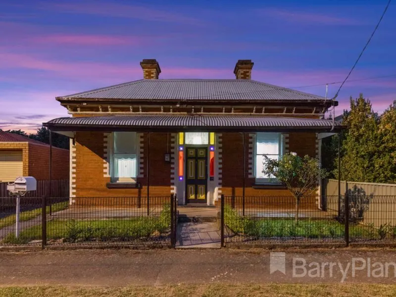 Beautiful period home close to Ballarat's CBD.