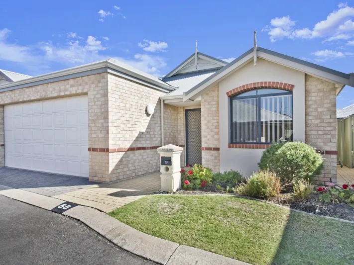 Centrally located fully refurbished 2brm + study & 1.5 bathroom villa.