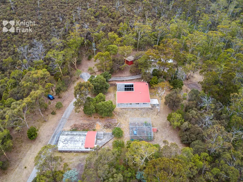 Exceptional 8.22 ha property with large family home plus multiple structures