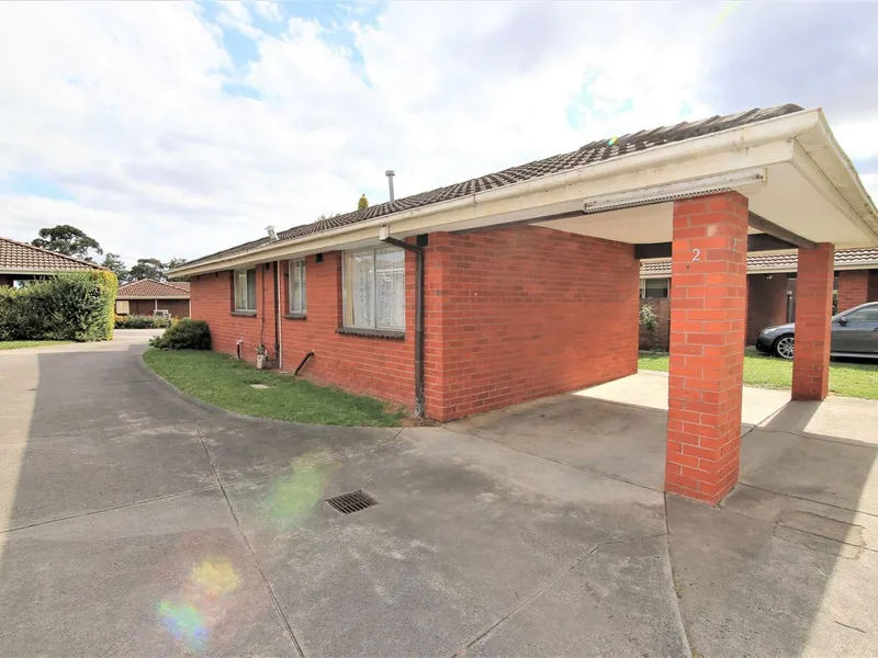 Front Unit in Good location!