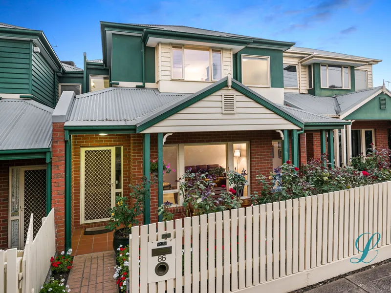 SPACIOUS  LIVING, WALK TO EVERYTHING!