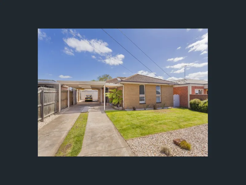 True Family Entertainer plus 4 Car Garage and Separate Workshop