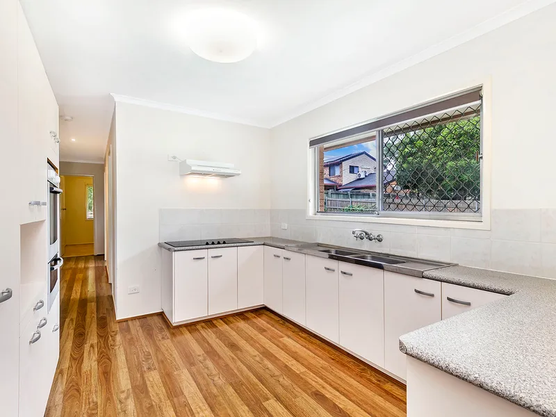 GREAT LOCATION!! CLOSE TO SCHOOL & TRANSPORT **AIRCON****SOLAR***