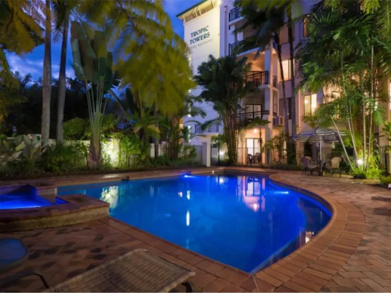 INVESTMENT OPPORTUNITY & HOLIDAY LIVING!