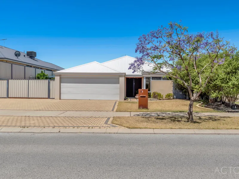 IMMACULATE HOME + SIDE ACCESS