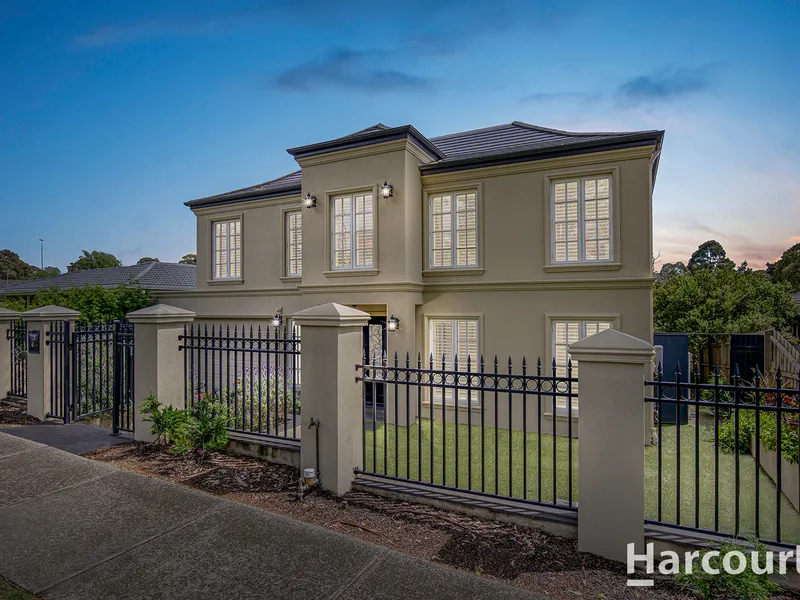 Luxury and Stylish Mansion In Top Location