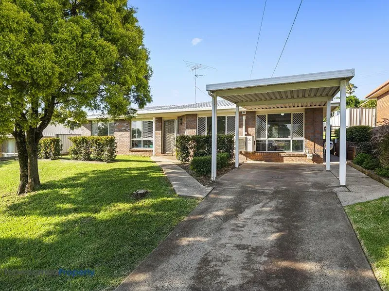 Located in the lovely part of Newtown!