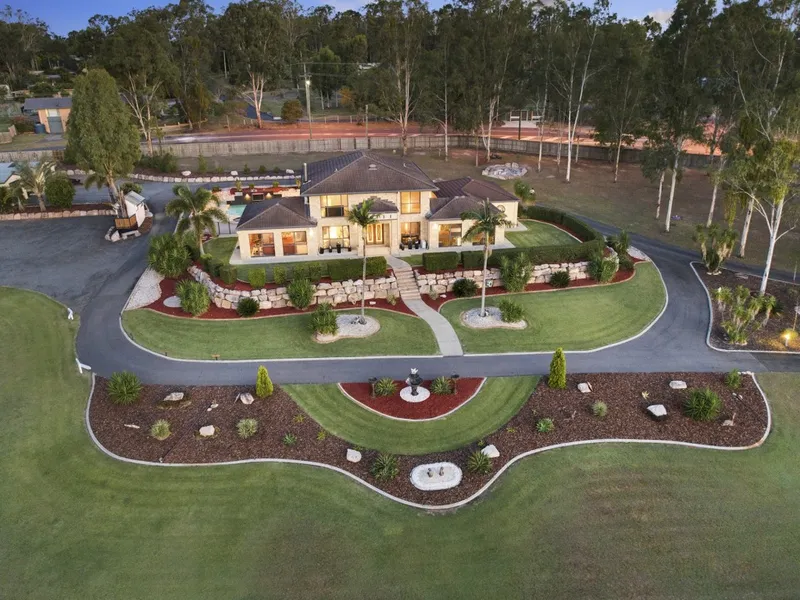 A RARE FIND/PRIVATE ACERAGE PRIME LOCATION